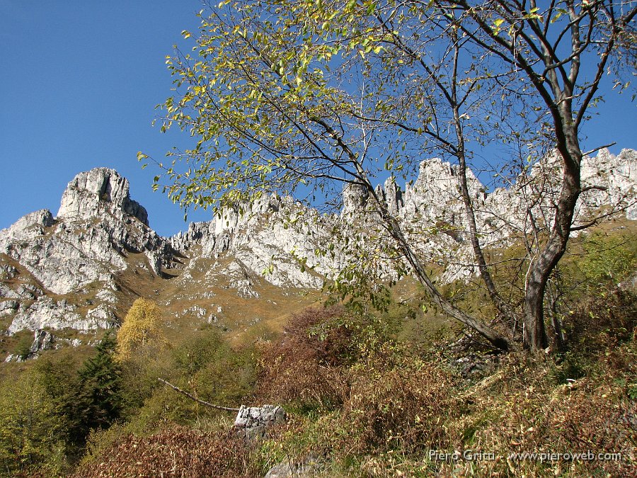 cancervo 035.jpg - Verso i torrioni del Cancervo